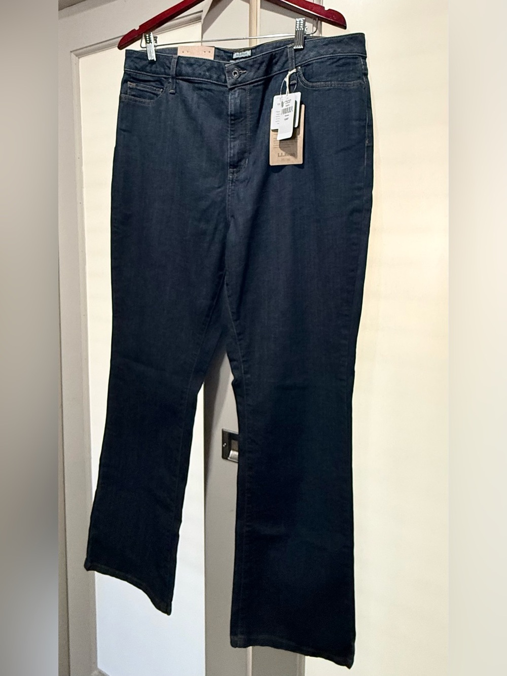 L.L.Bean Jeans NWT - Women's size 18 MT True Shape High Rise Classic Bootcut - Picture 2 of 6